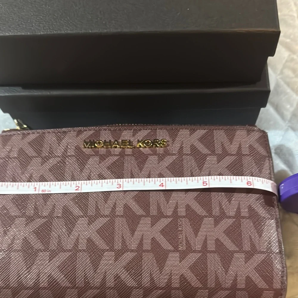 Michael Kors Burgundy Designer Women's Wallet/Wrislet In Great Condition - Picture 12 of 13